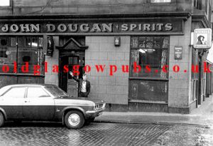 exterior view of Douigan's Bar from Tylefield Street off the Gallowgate 1970s